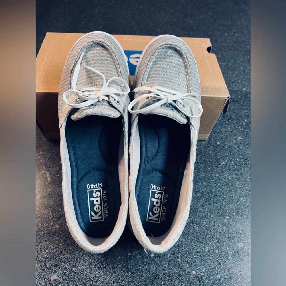 GLIMMER SILVER WOMEN’S KEDS SLIP-ONS
UK 4½ M
EUR 37½ M
7 M